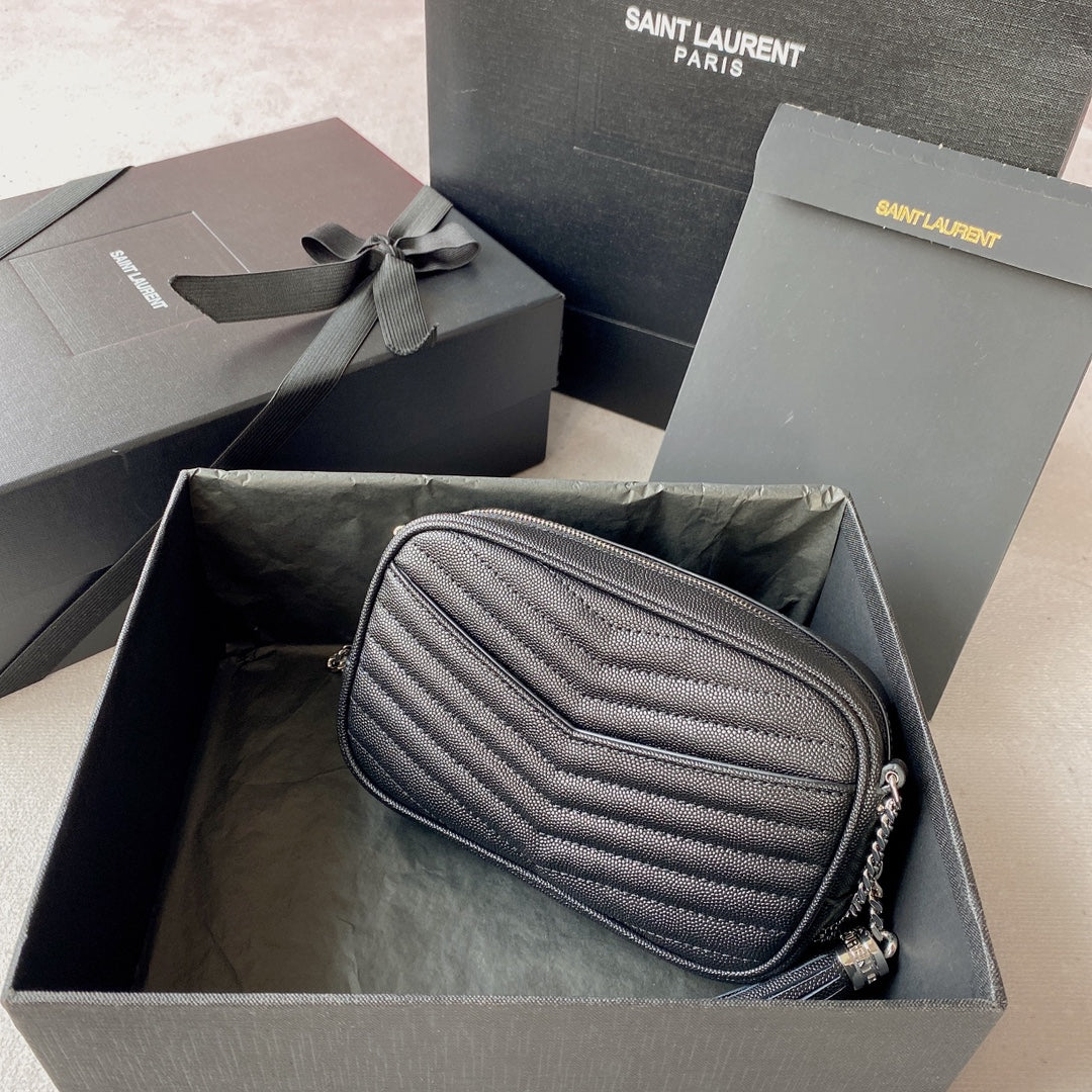 LOU MINI-KAMERATASCHE 19 IN SCHWARZEM KAVIAR-MUSTER-KALBLEDER SILBERNE BESCHLÄGE