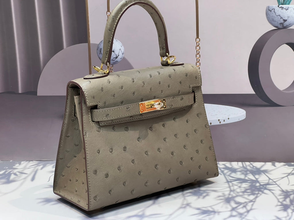 KELLY TASCHE 20 IN KHAKIBEIGE STREIFENLEDER MIT GOLDENEN BESCHLÄGEN (AUF BESTELLUNG GEFERTIGT)