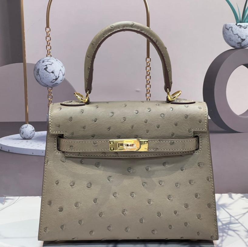 KELLY TASCHE 20 IN KHAKIBEIGE STREIFENLEDER MIT GOLDENEN BESCHLÄGEN (AUF BESTELLUNG GEFERTIGT)