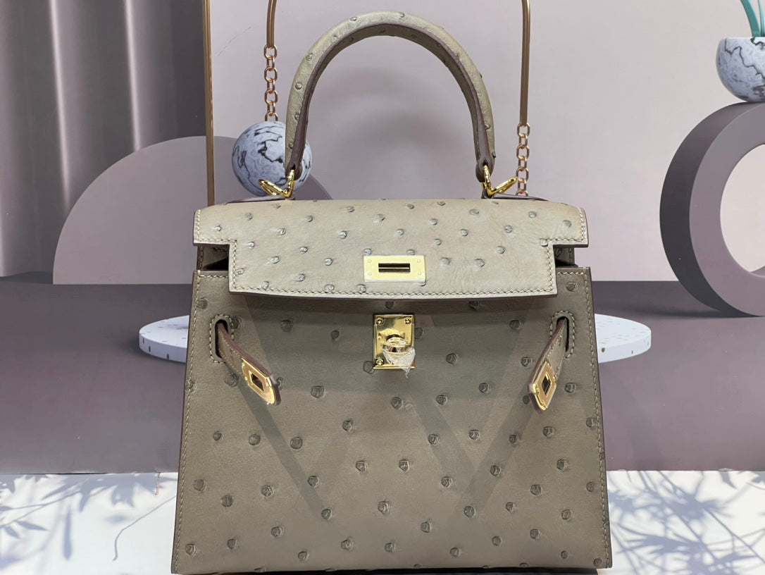 KELLY TASCHE 20 IN KHAKIBEIGE STREIFENLEDER MIT GOLDENEN BESCHLÄGEN (AUF BESTELLUNG GEFERTIGT)