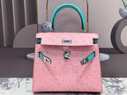 KELLY TASCHE 20 IN FLAMINGO PINK MIX CYAN BLUE STREIFENLEDER MIT SILBERNEN HALSBESCHLÄGEN (AUF BESTELLUNG GEFERTIGT)