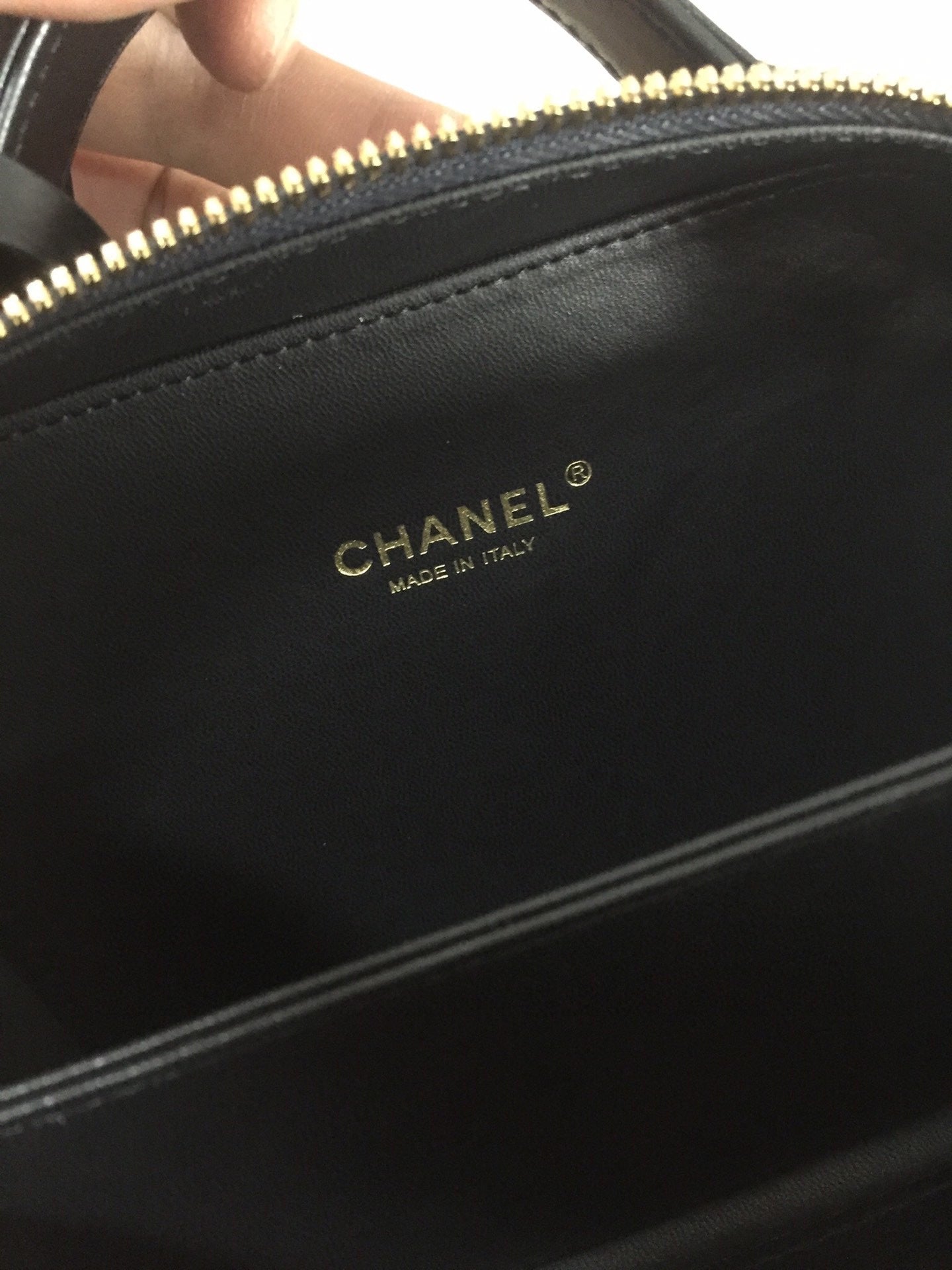 CC MINI 17 Kosmetikkoffer in Ägäisblau-Mix, schwarzes Kalbsleder, goldene Beschläge