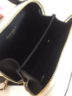 CC MINI 17 Kosmetikkoffer in Schwarz-Weiß-Kalbsleder mit goldenen Beschlägen