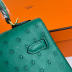 KELLY TASCHE 20 IN TÜRKISGRÜNEM STREIFENLEDER MIT GOLDENEN BESCHLÄGEN (AUF BESTELLUNG GEFERTIGT)