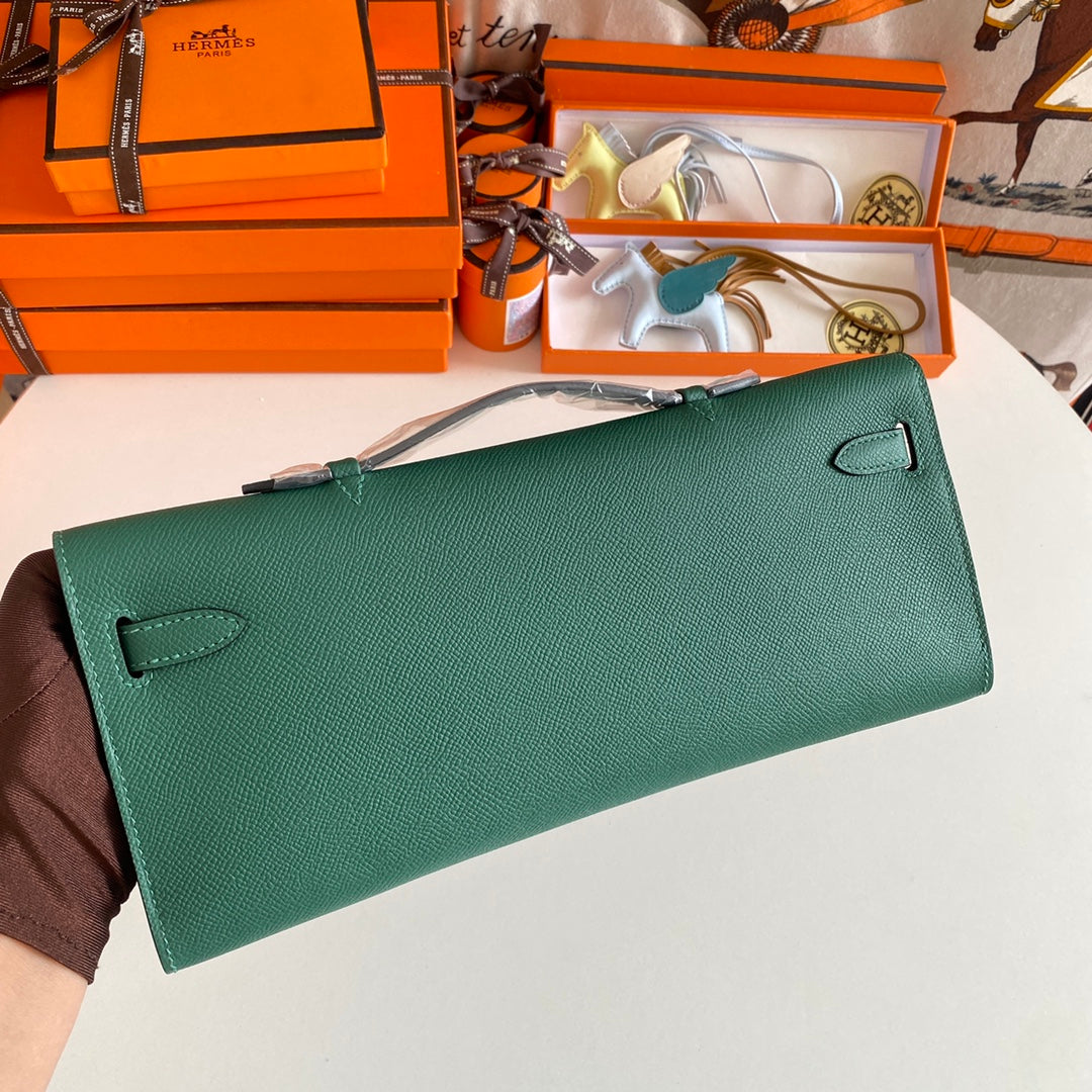 KELLY CUT 31 IN GREEN FOREST CALFLEDER MIT GOLDENEN HARDWARE