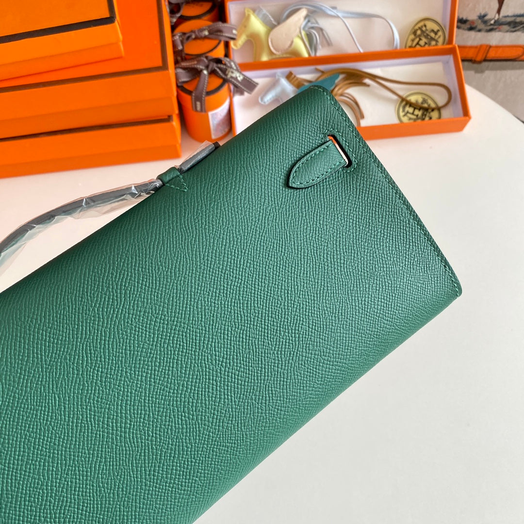 KELLY CUT 31 IN GREEN FOREST CALFLEDER MIT GOLDENEN HARDWARE