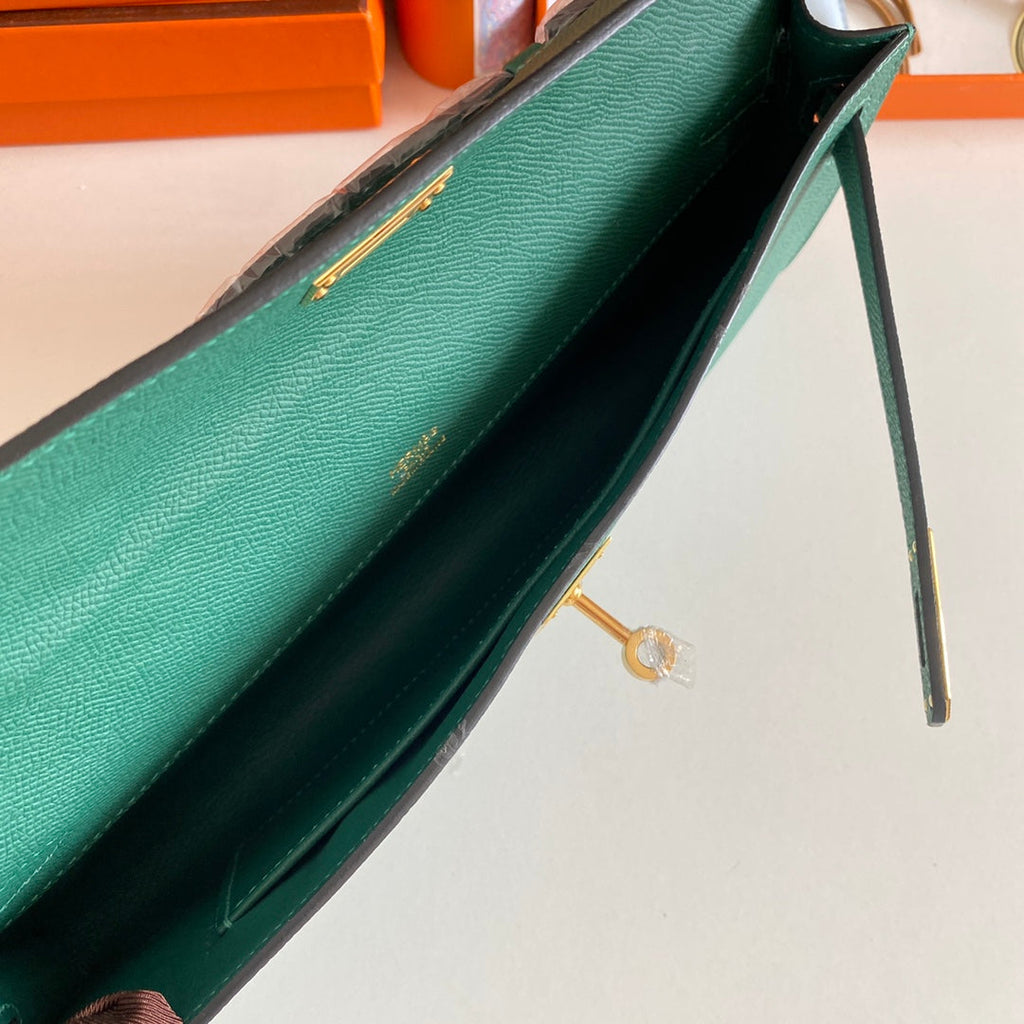 KELLY CUT 31 IN GREEN FOREST CALFLEDER MIT GOLDENEN HARDWARE