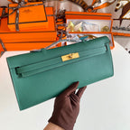 KELLY CUT 31 IN GREEN FOREST CALFLEDER MIT GOLDENEN HARDWARE