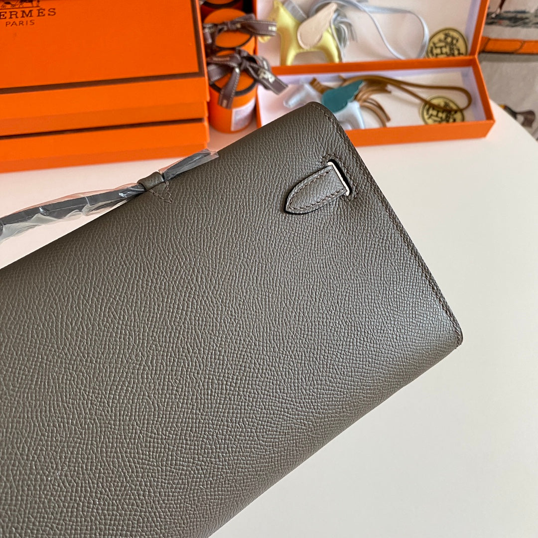 KELLY CUT 31 IN WOOD BROWN CALFLEDER WITH SILVER HARDWARE