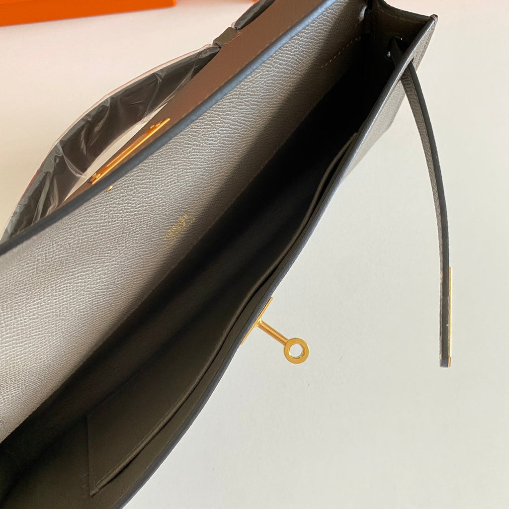 KELLY CUT 31 IN WOOD BROWN CALFLED WITH GOLD HARDWARE