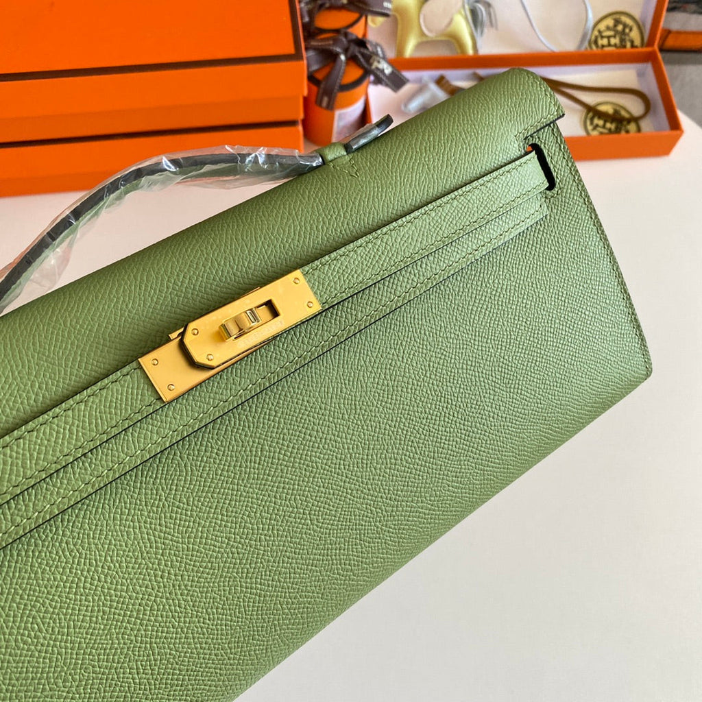 KELLY CUT 31 IN APPLE GREEN CALFSKIN WITH GOLD HARDWARE