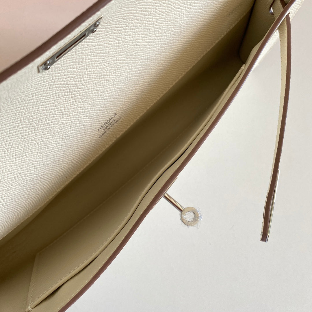 KELLY CUT 31 IN BEIGE CREME KALBSLEDER MIT SILBERNEN BESCHLÄGEN