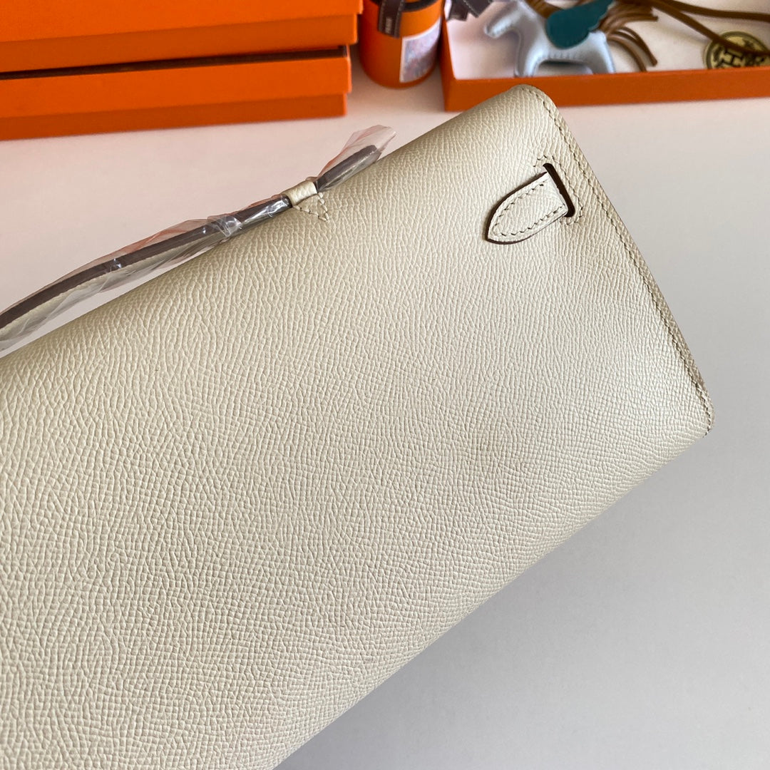 KELLY CUT 31 IN BEIGE CREME KALBSLEDER MIT SILBERNEN BESCHLÄGEN