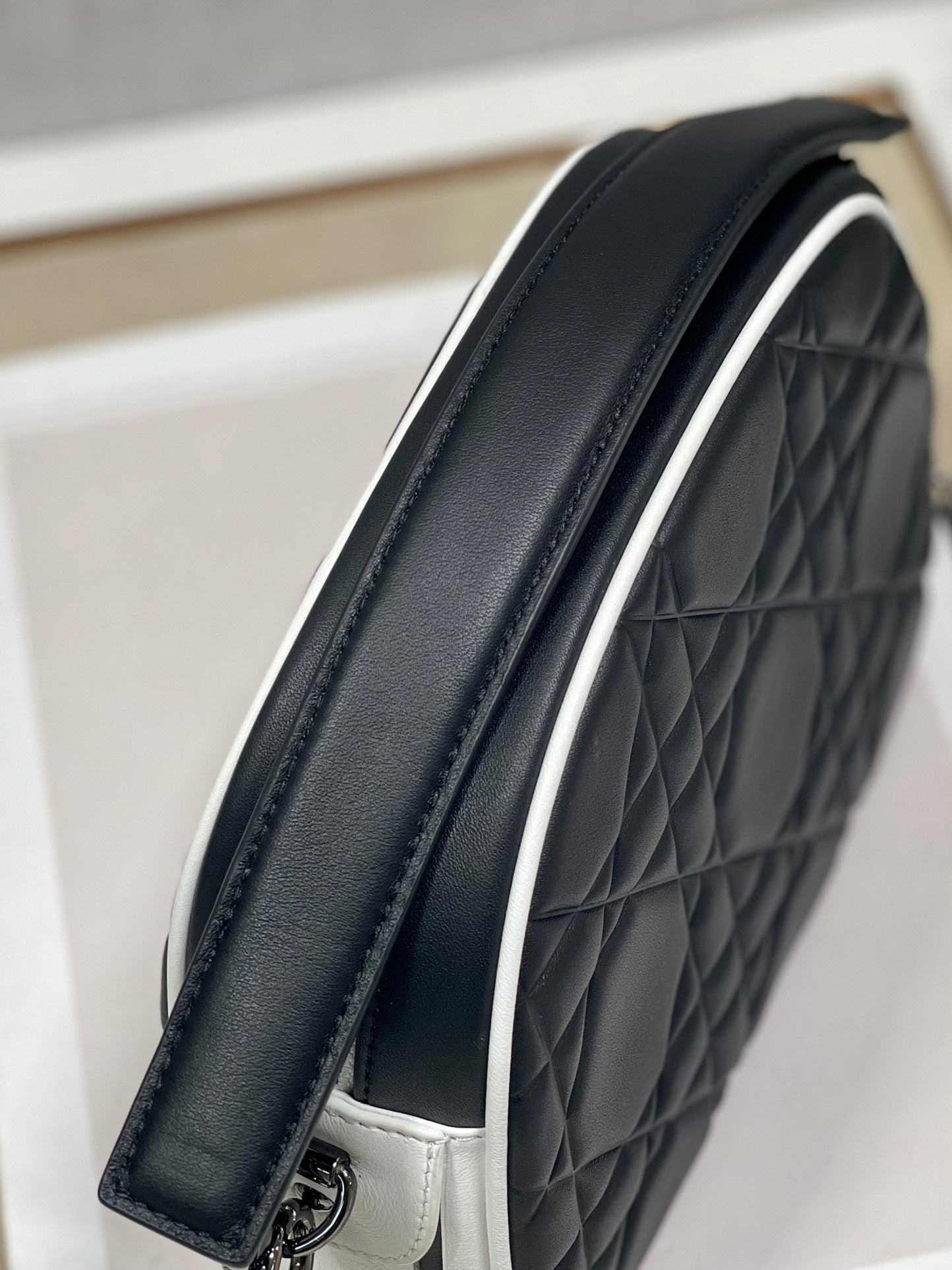 VIBE HOBO 22 TASCHE AUS SCHWARZEM KALBSLEDER