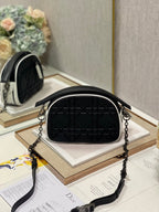 VIBE HOBO 22 TASCHE AUS SCHWARZEM KALBSLEDER