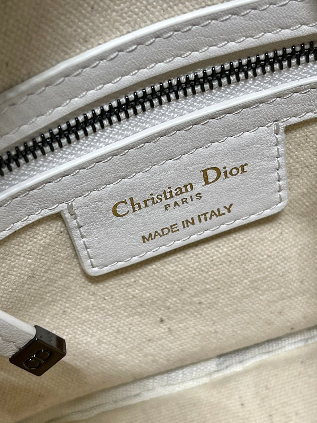 VIBE HOBO 22 TASCHE AUS WEISSEM KALBSLEDER