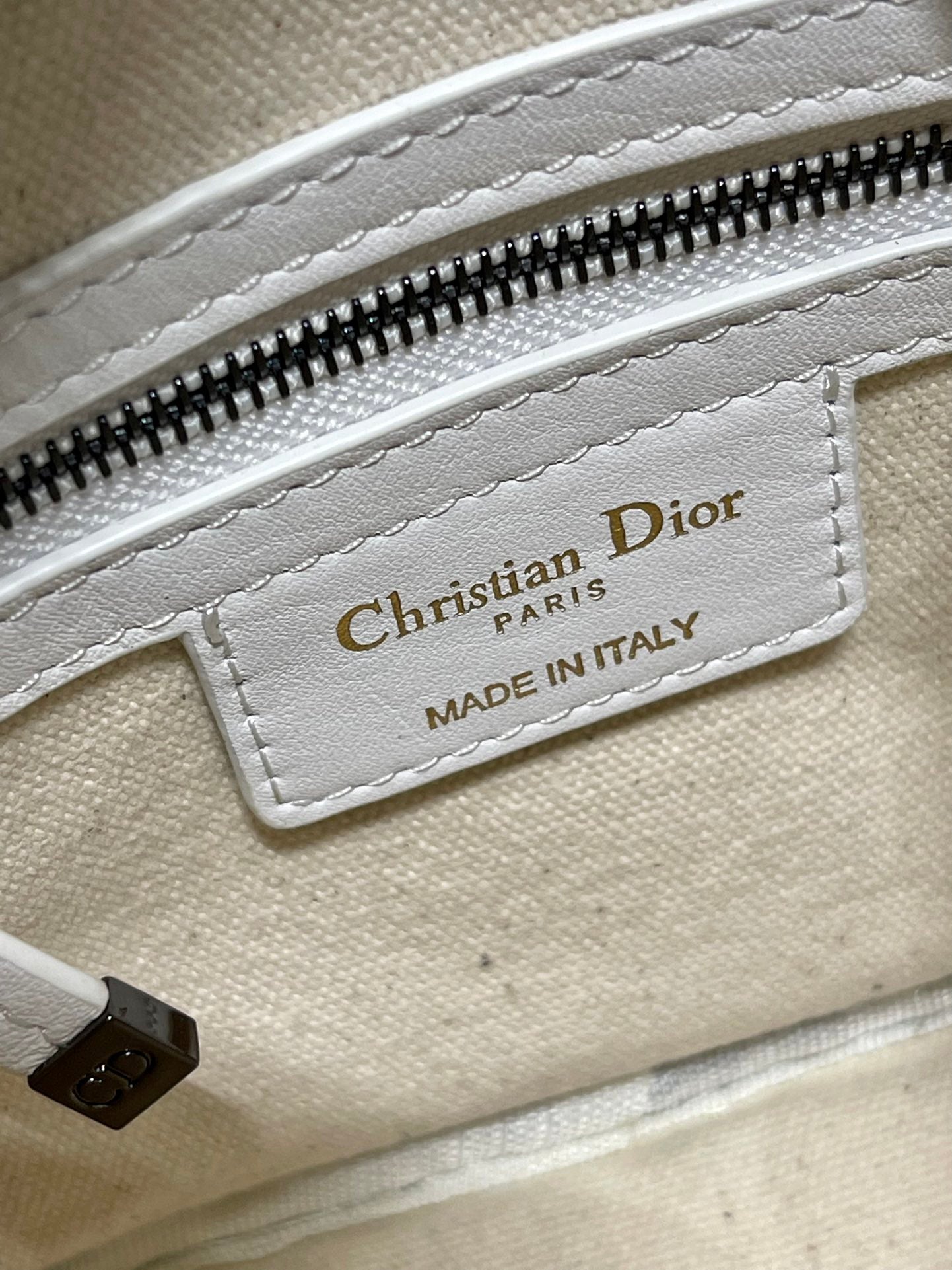 VIBE HOBO 22 TASCHE AUS WEISSEM KALBSLEDER