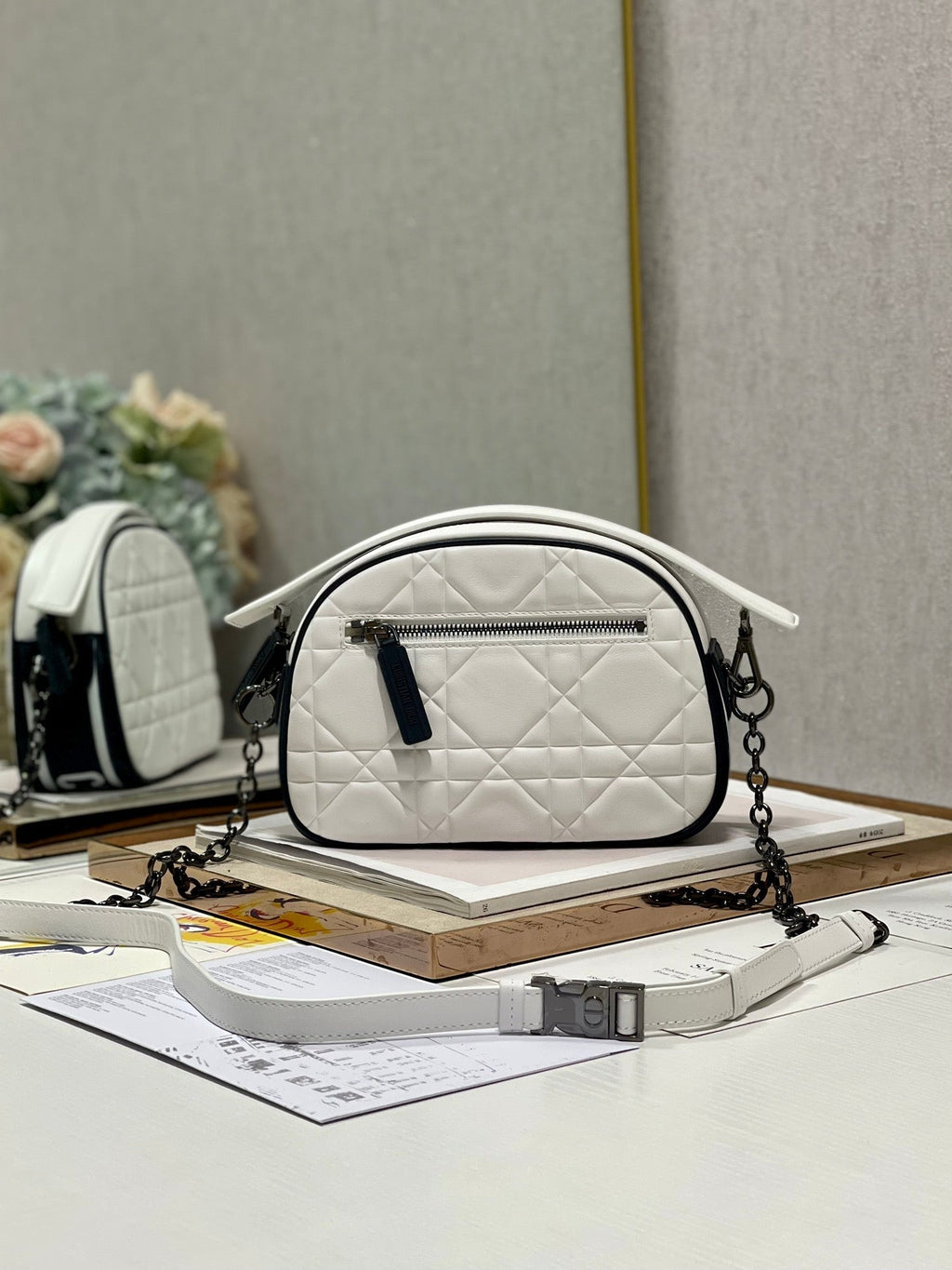 VIBE HOBO 22 TASCHE AUS WEISSEM KALBSLEDER