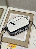 VIBE HOBO 22 TASCHE AUS WEISSEM KALBSLEDER