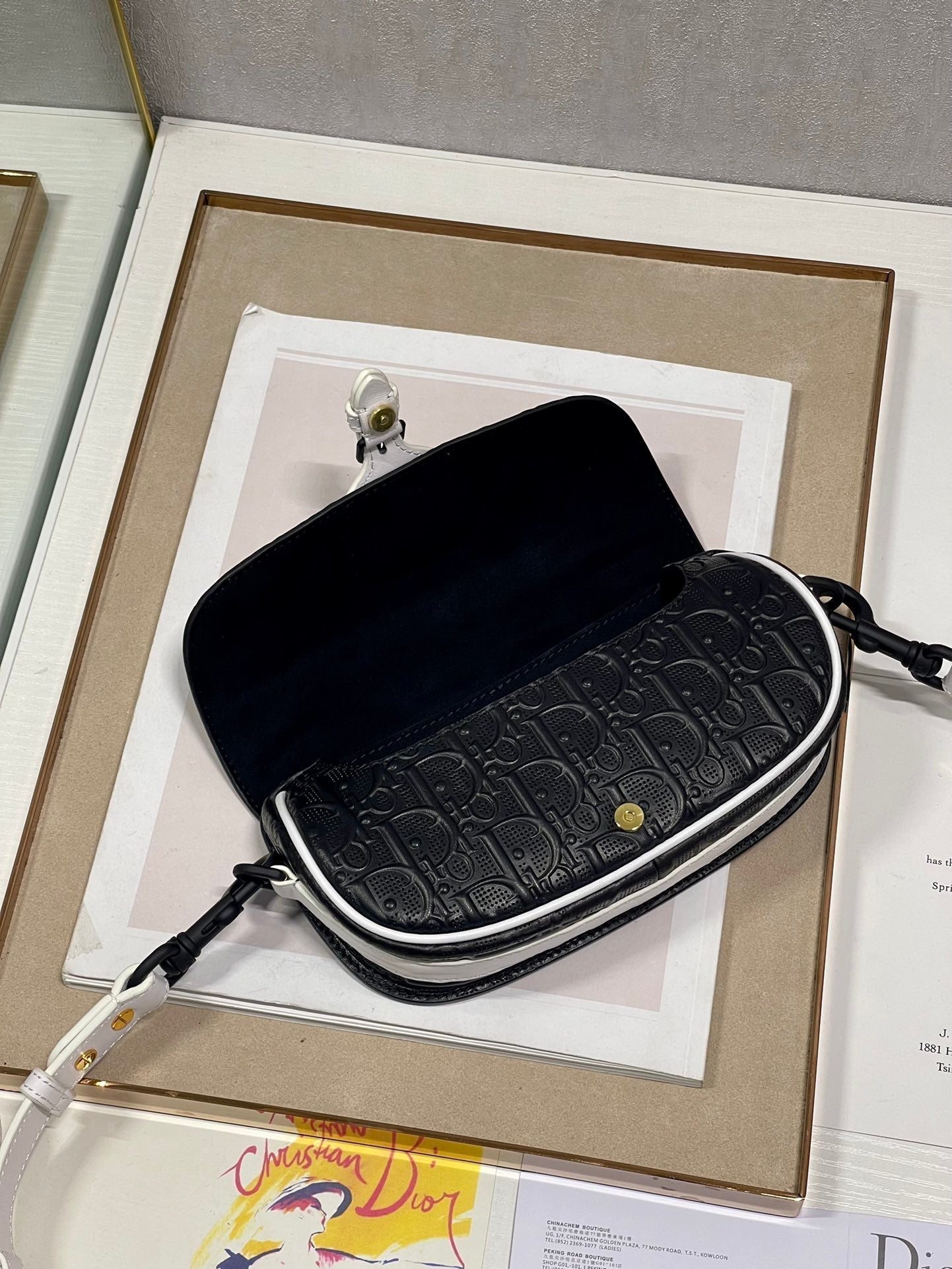 BOBBY EAST-WEST 21 TASCHE IN SCHWARZEM LAMMLEDER