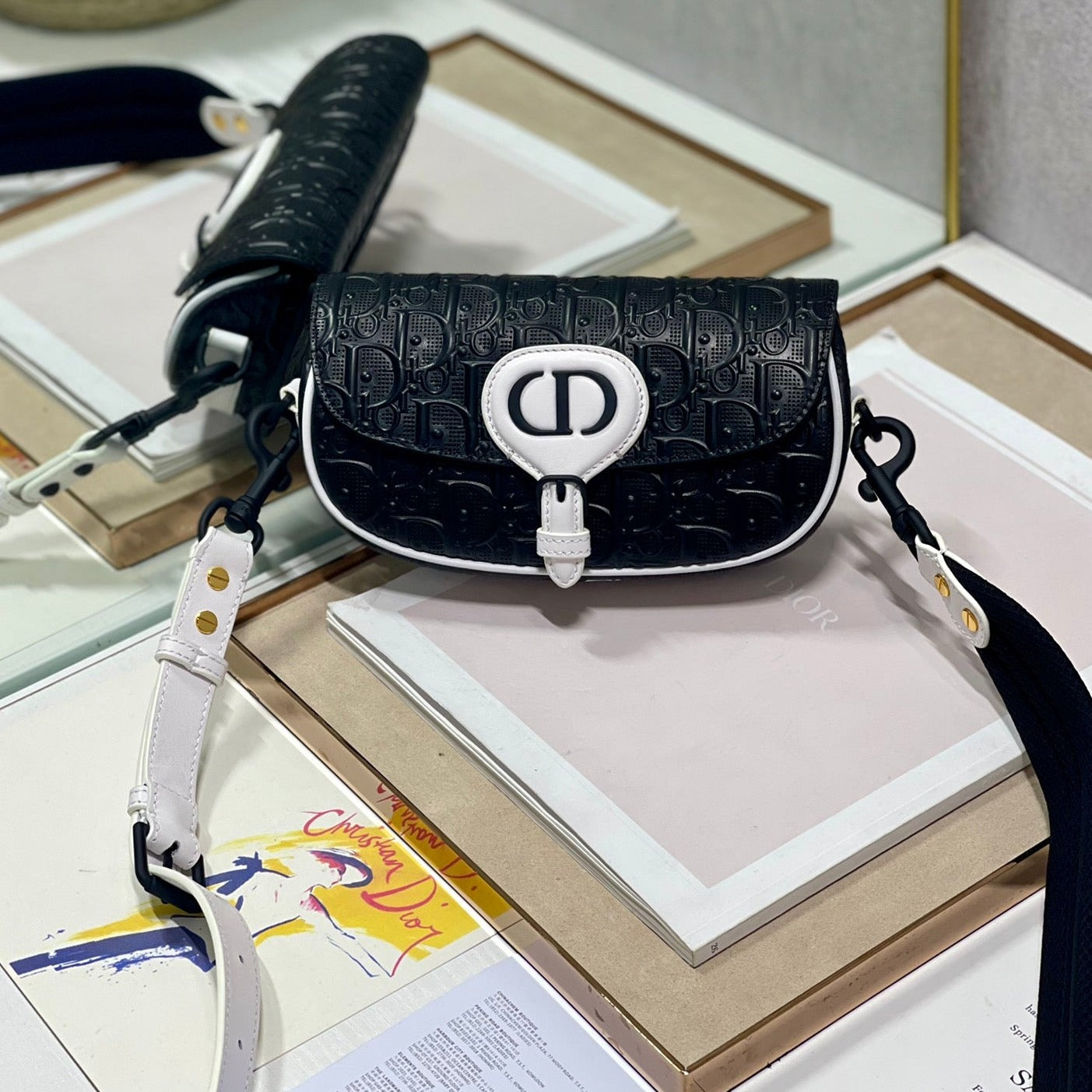 BOBBY EAST-WEST 21 TASCHE IN SCHWARZEM LAMMLEDER