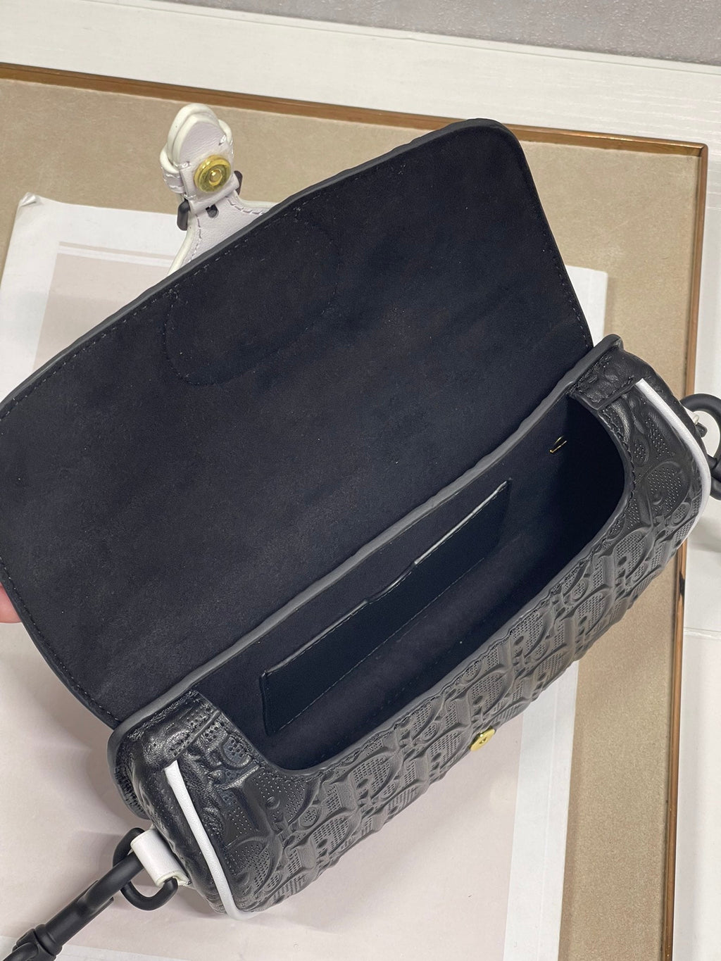 BOBBY EAST-WEST 21 TASCHE IN SCHWARZEM LAMMLEDER