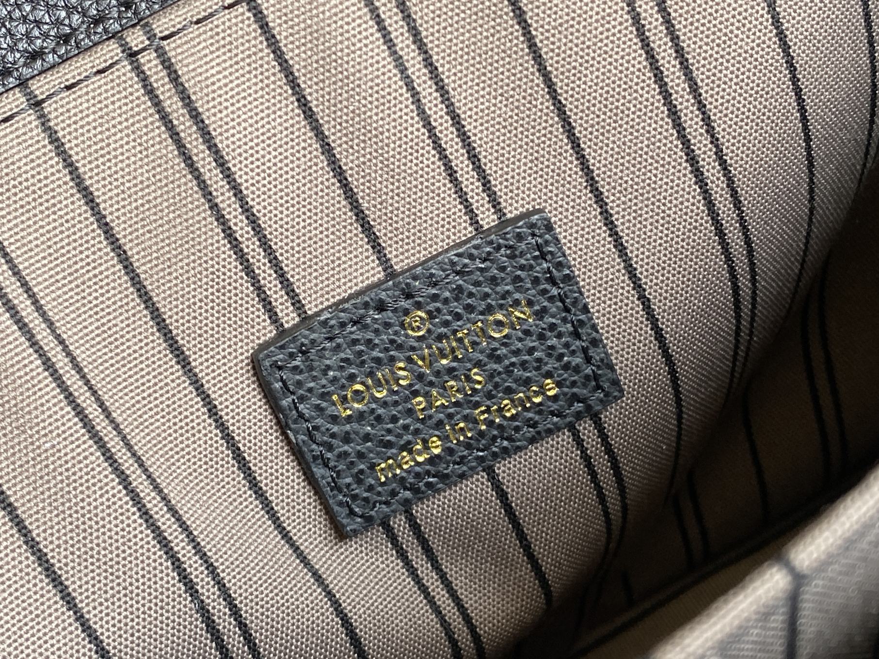 LV 25S Pochette Métis 25 in Schwarz, Monogramm-beschichtetes Canvas, goldene Beschläge