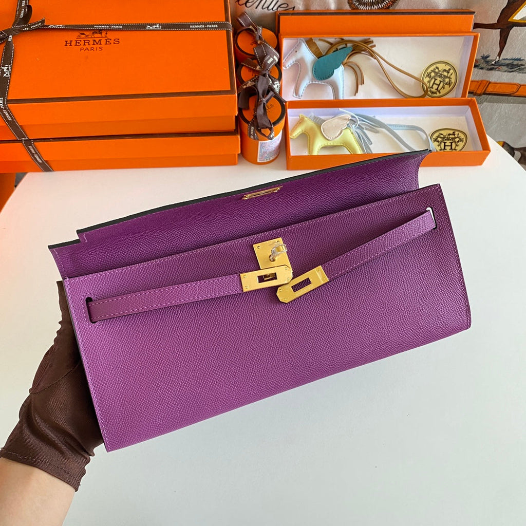 KELLY CUT 31 IN VIOLETT-LILA KALBSLEDER MIT GOLDENEN BESCHLÄGEN