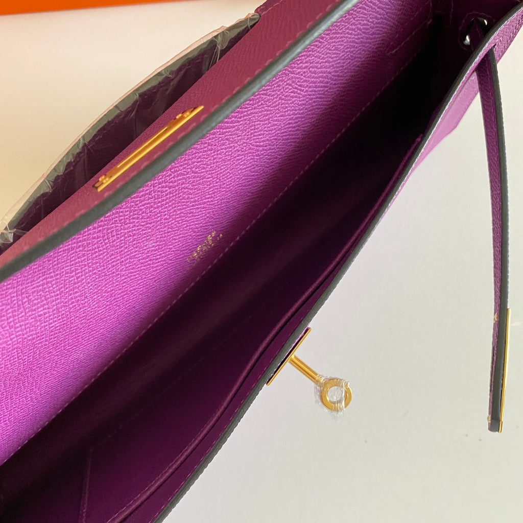 KELLY CUT 31 IN VIOLETT-LILA KALBSLEDER MIT GOLDENEN BESCHLÄGEN