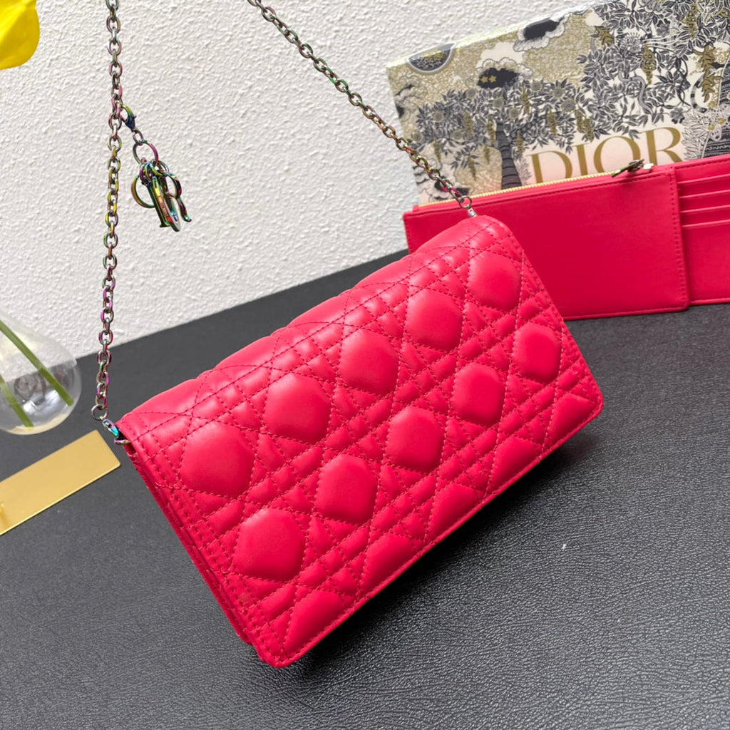 CARO SLIM POUCH 21 BAG IN KIRSCHERROTEM KALBSLEDER