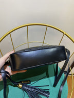 LOU 23 Kameratasche aus schwarz/gold gestepptem Leder