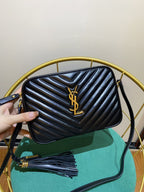 LOU 23 Kameratasche aus schwarz/gold gestepptem Leder