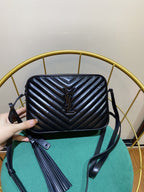 LOU 23 Kameratasche aus schwarzem gestepptem Leder