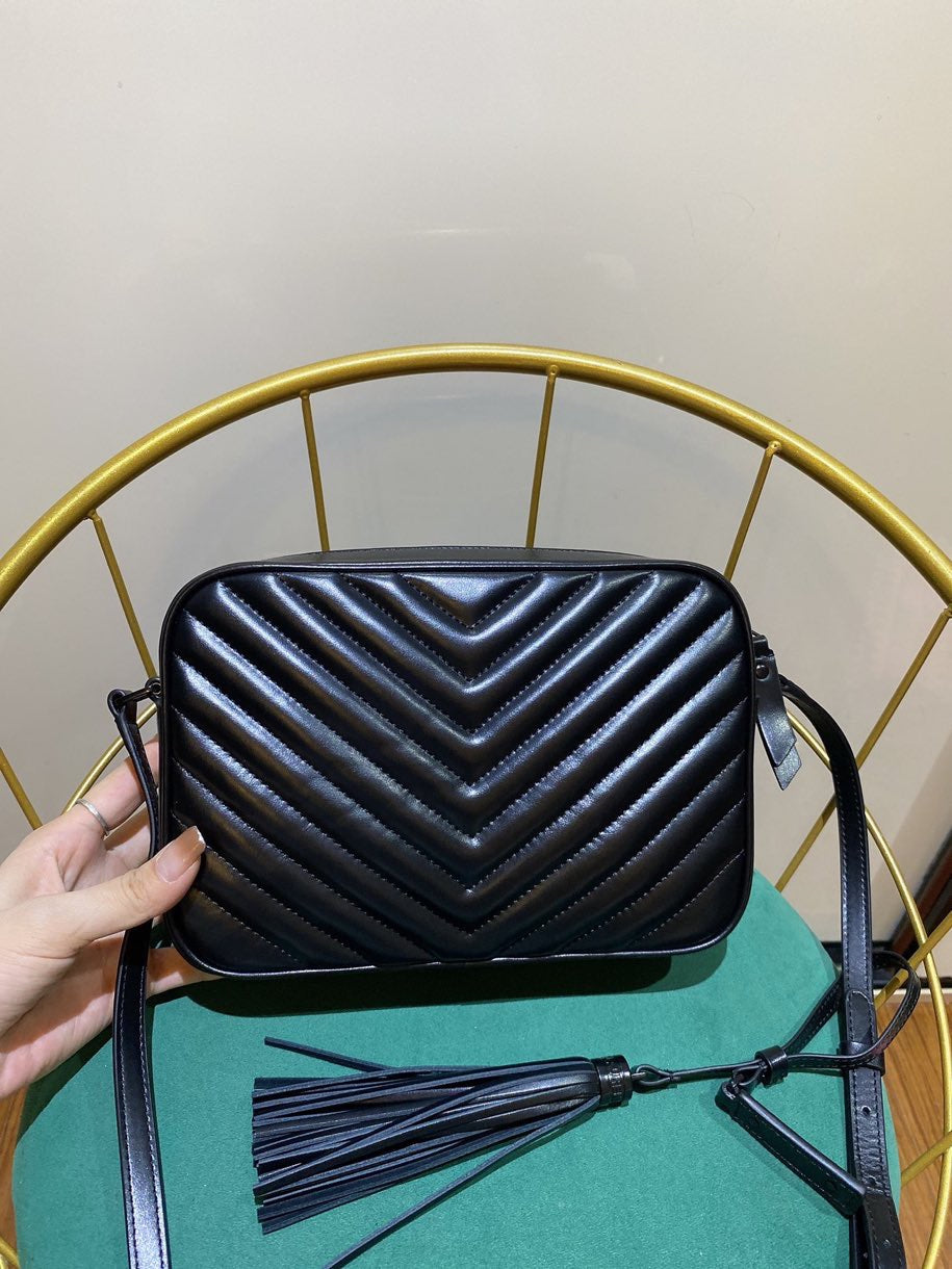 LOU 23 Kameratasche aus schwarzem gestepptem Leder