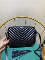 LOU 23 Kameratasche aus schwarzem gestepptem Leder