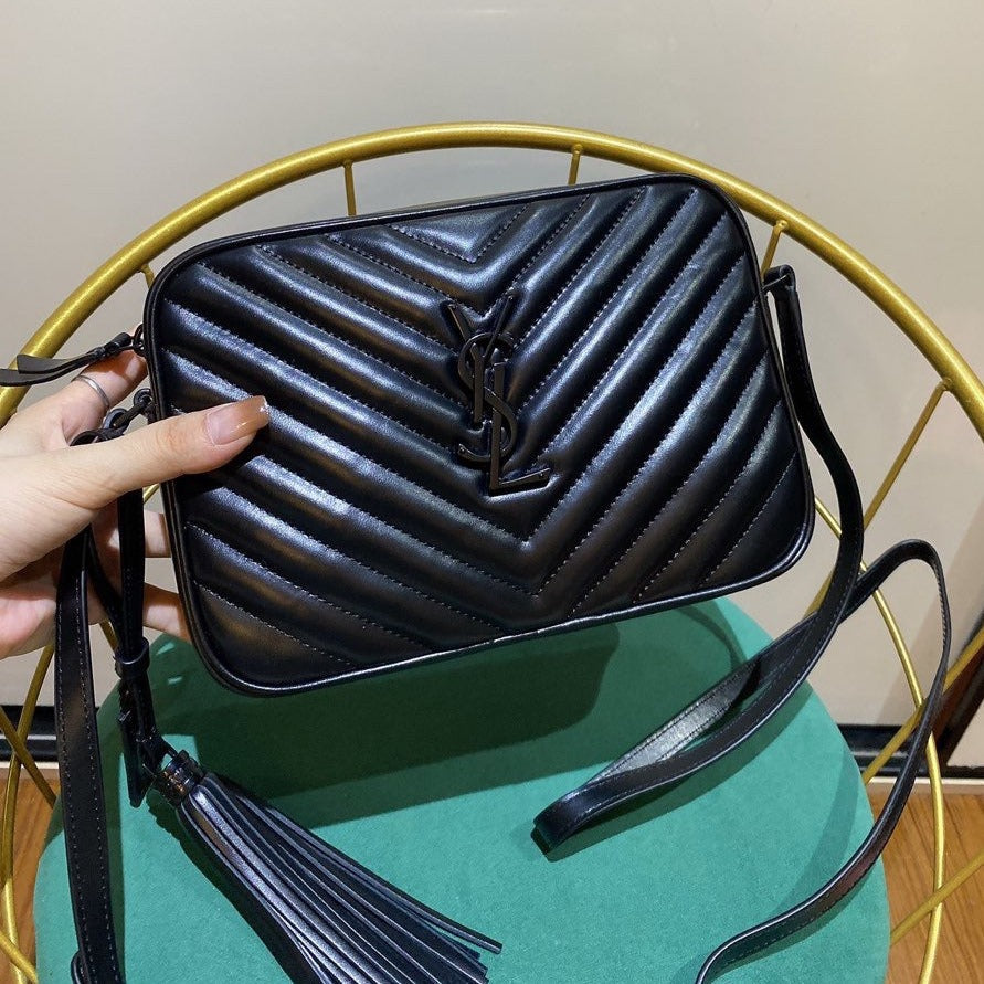 LOU 23 Kameratasche aus schwarzem gestepptem Leder