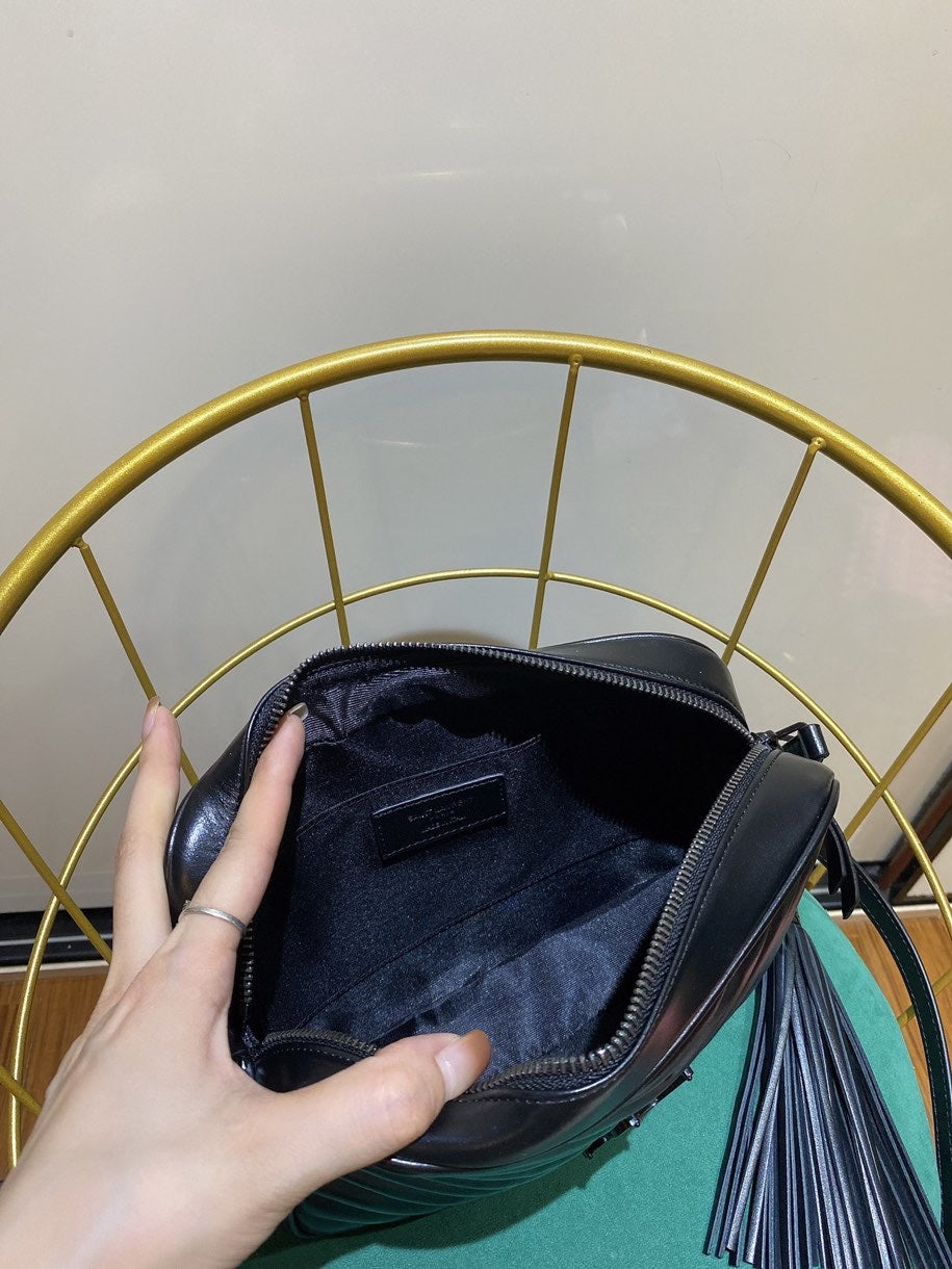 LOU 23 Kameratasche aus schwarzem gestepptem Leder