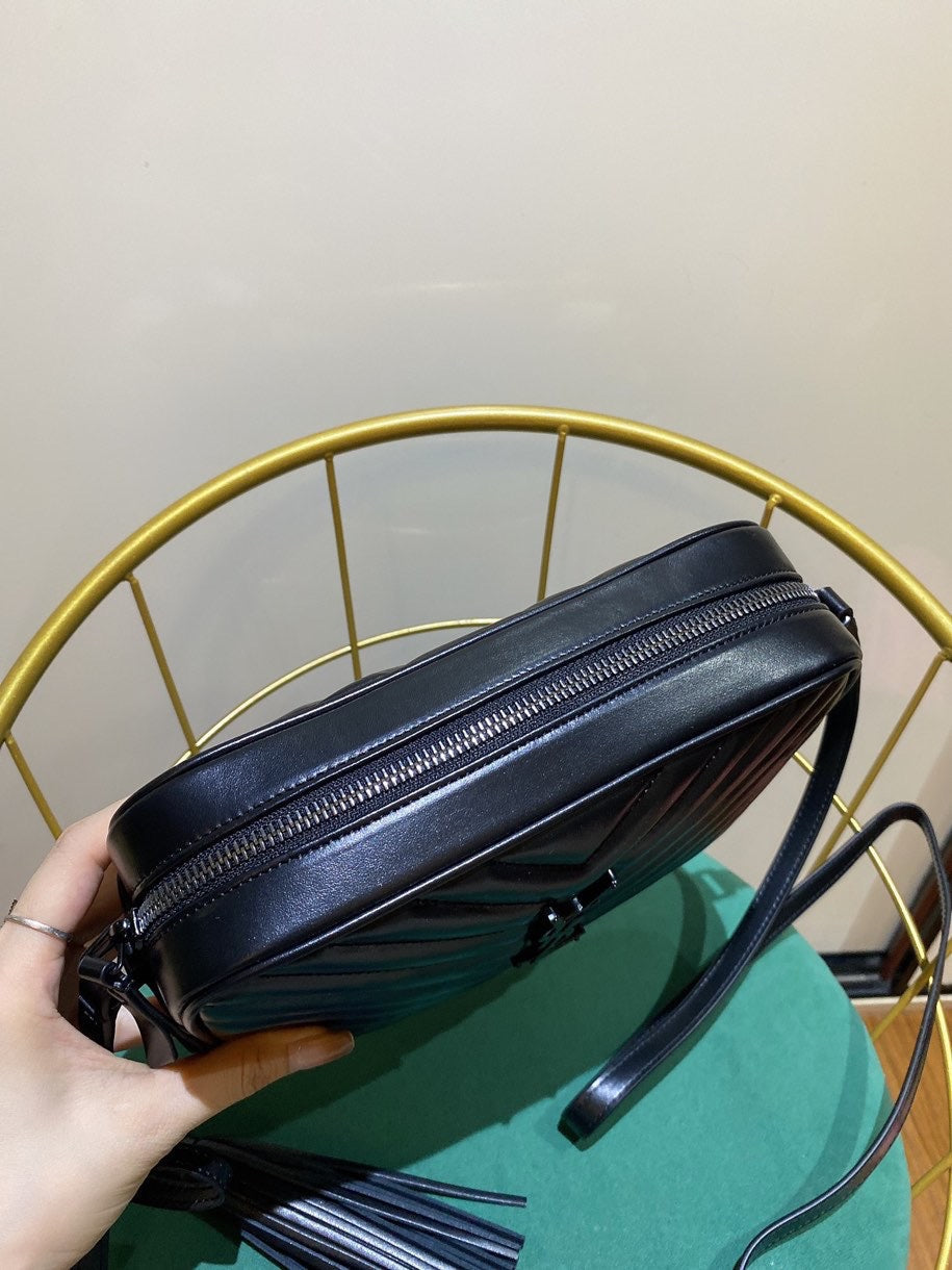 LOU 23 Kameratasche aus schwarzem gestepptem Leder