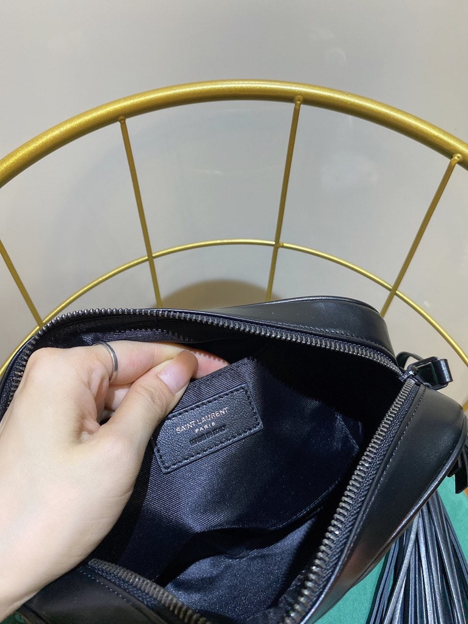 LOU 23 Kameratasche aus schwarzem gestepptem Leder