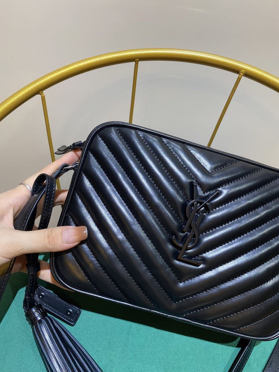 LOU 23 Kameratasche aus schwarzem gestepptem Leder