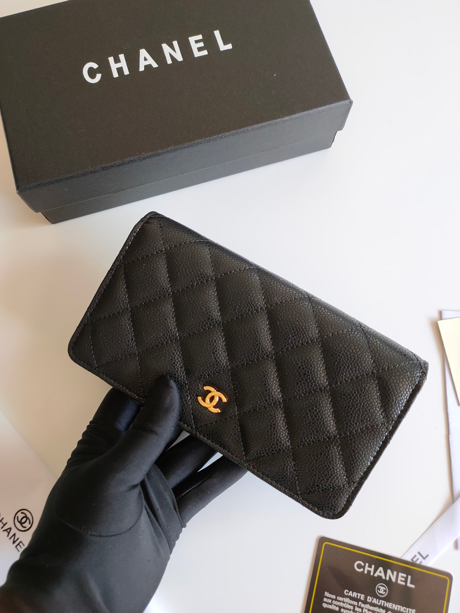 CC Reißverschluss-Handtasche 19 Schwarz Genarbtes Kalbsleder Gold Icon