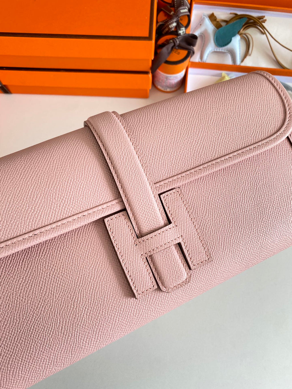 JIGE ELAN 29 CLUTCH IN CREPE PINK CALFSKIN