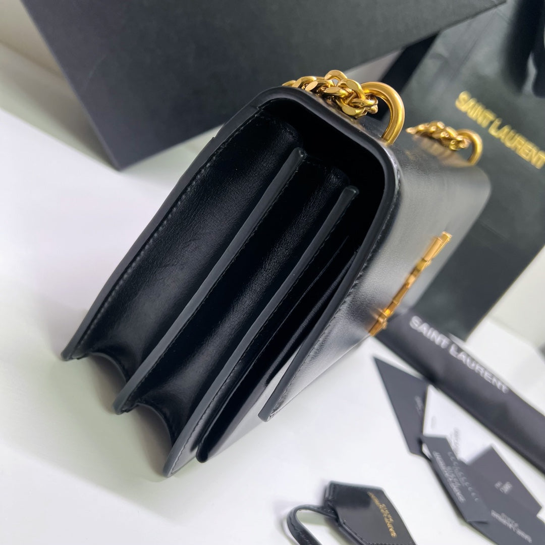 SUNSET MEDIUM 22 IN SCHWARZEM KALBSLEDER GOLDENE HARDWARE