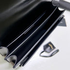 SUNSET MEDIUM 22 IN SCHWARZEM KALBSLEDER GOLDENE HARDWARE