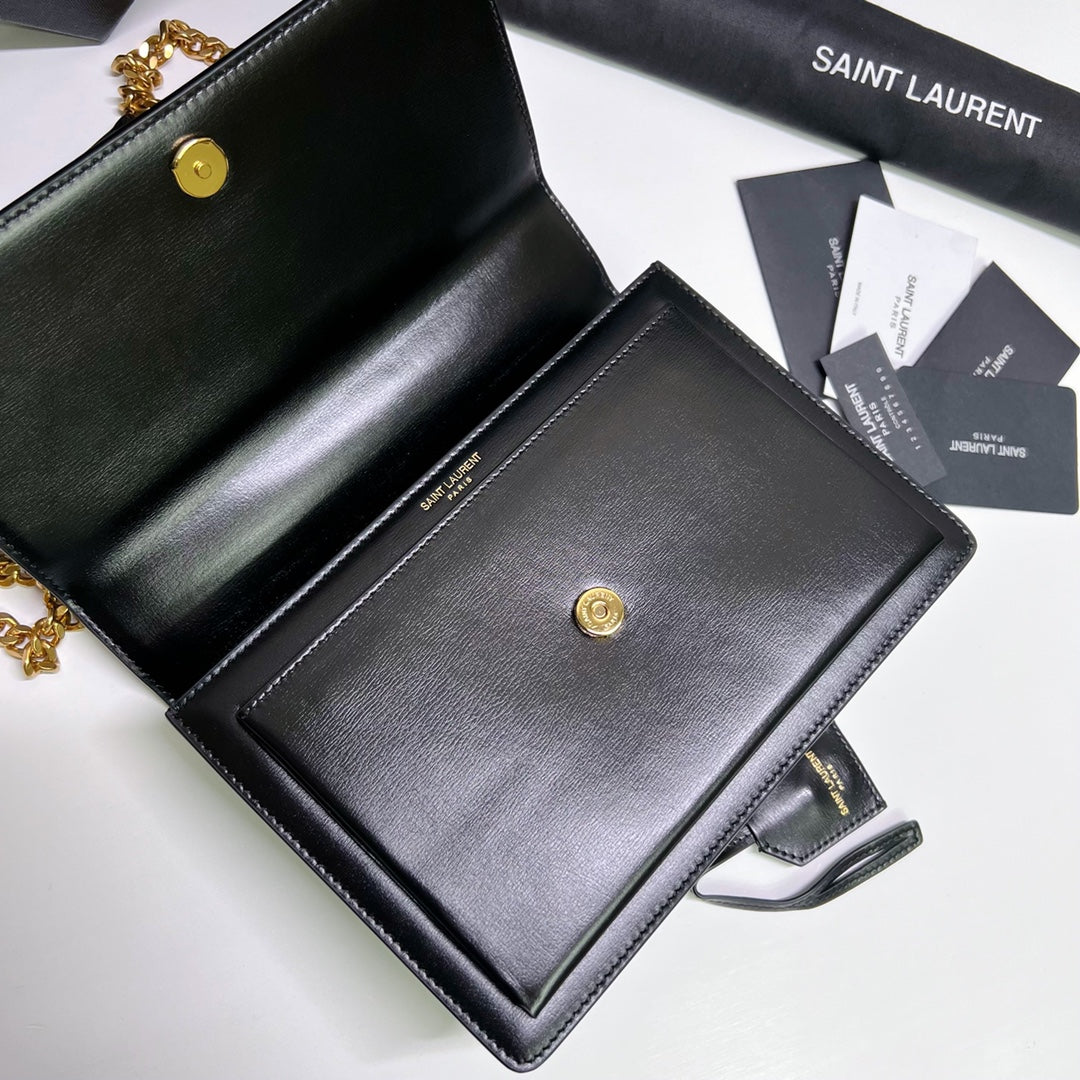 SUNSET MEDIUM 22 IN SCHWARZEM KALBSLEDER GOLDENE HARDWARE