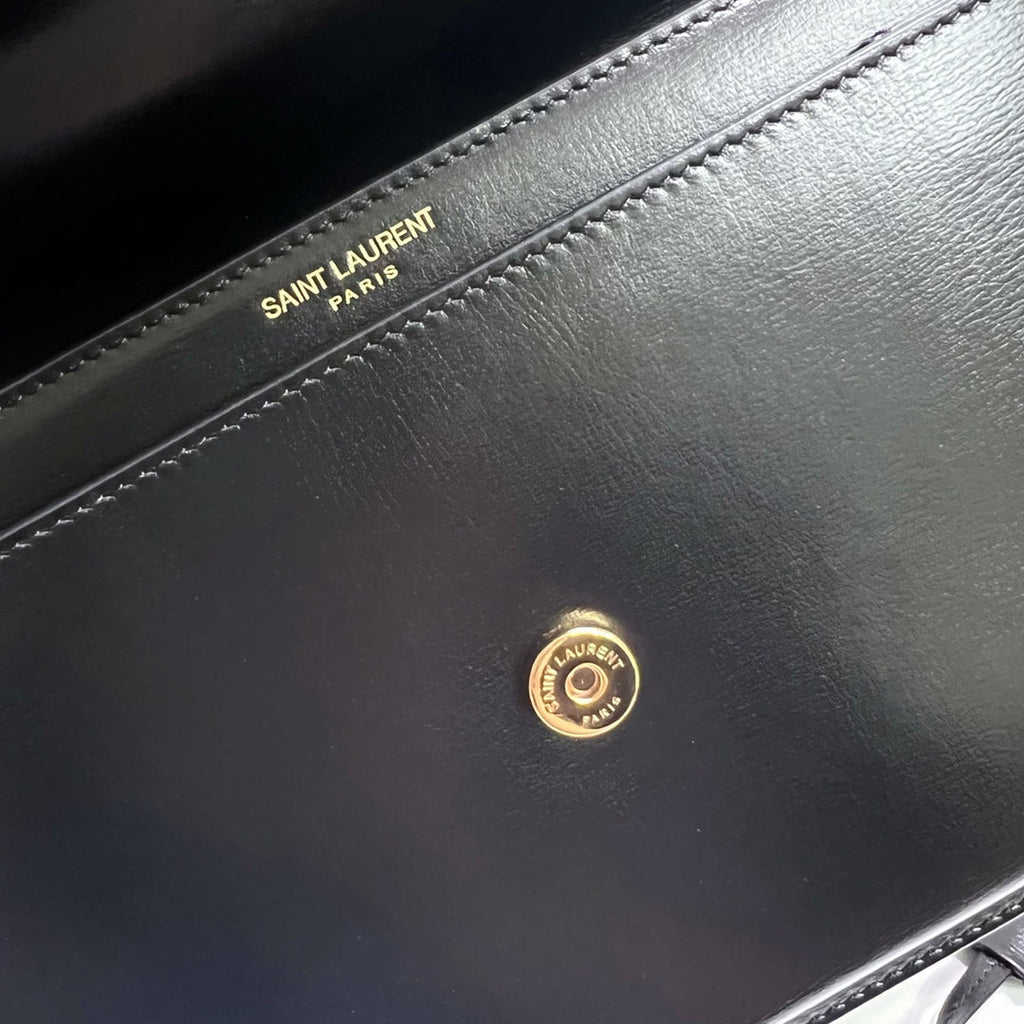 SUNSET MEDIUM 22 IN SCHWARZEM KALBSLEDER GOLDENE HARDWARE