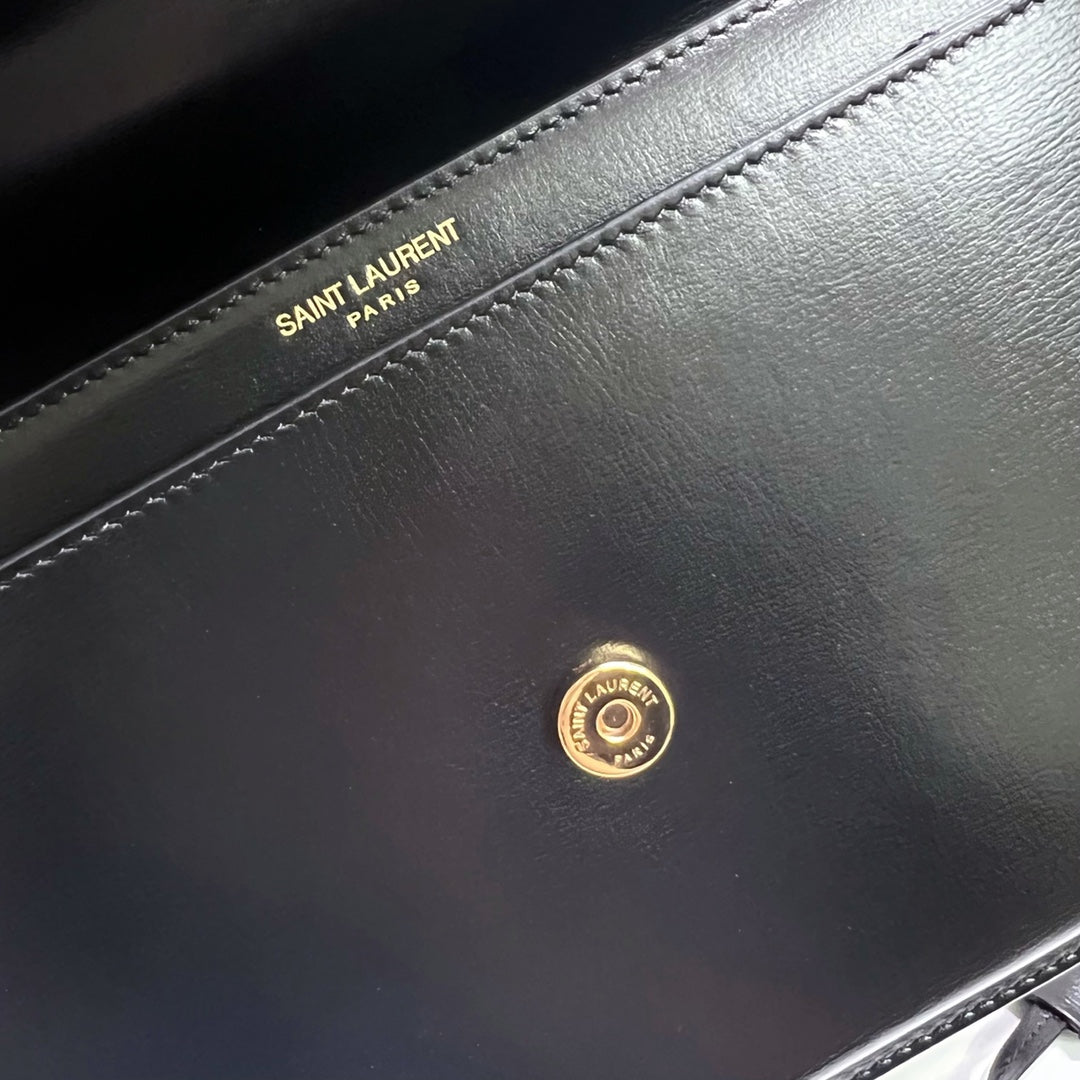 SUNSET MEDIUM 22 IN SCHWARZEM KALBSLEDER GOLDENE HARDWARE