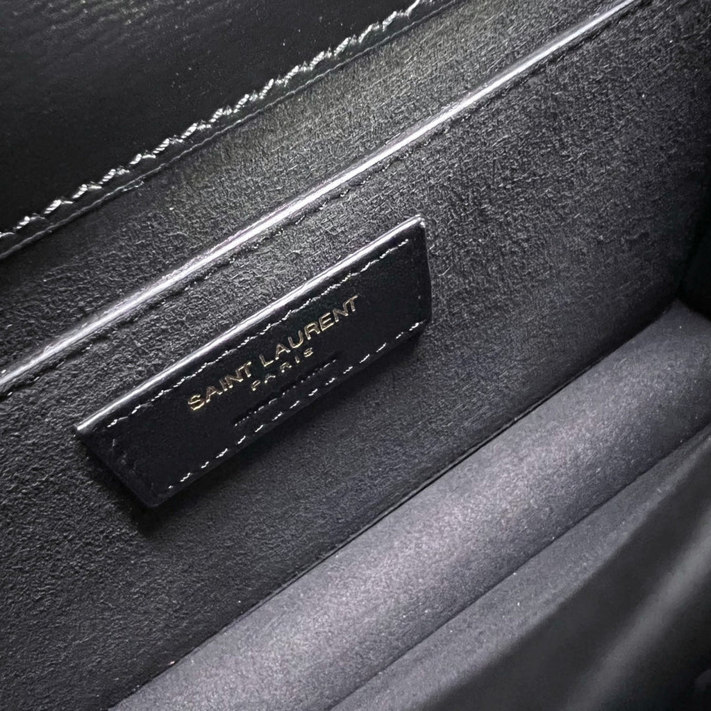 SUNSET MEDIUM 22 IN SCHWARZEM KALBSLEDER GOLDENE HARDWARE