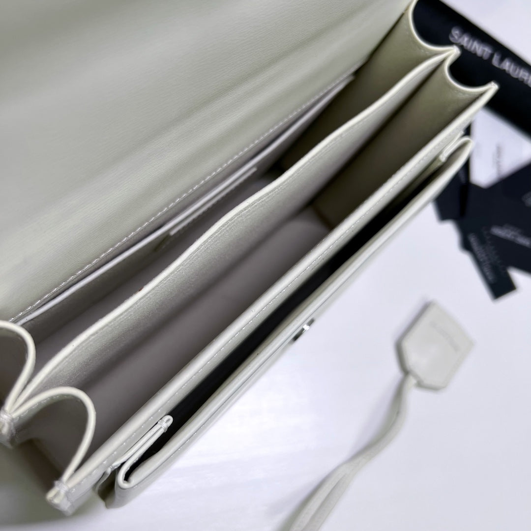 SUNSET MEDIUM 22 IN WEISSEM KALBSLEDER SILBERNE BESCHLÄGE