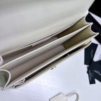 SUNSET MEDIUM 22 IN WEISSEM KALBSLEDER GOLDENE BESCHLÄGE